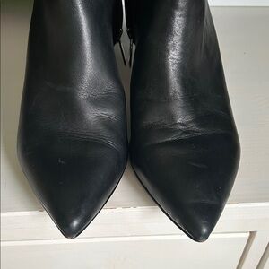 Sam Edelman brand. Black Pointed Toe. Classic Leather Ankle Boot. Size 8.5